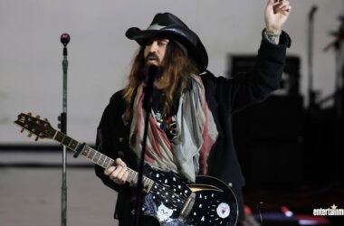 Billy Ray Cyrus' Son Offers Him Help & Prayers, Fans React With Support 8 Billy Ray Cyrus