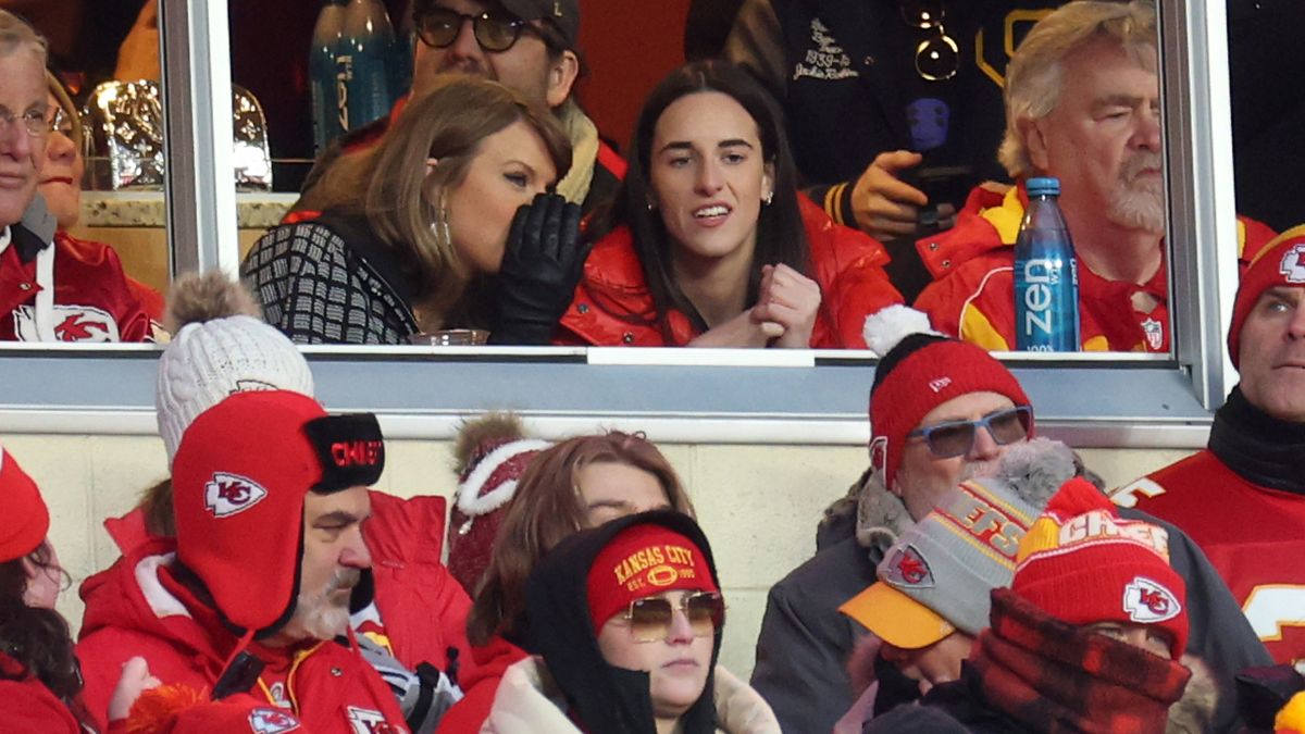 Photos Show Cozy Friendship Between Taylor Swift & Caitlin Clark 8 taylor swift caitlin clark