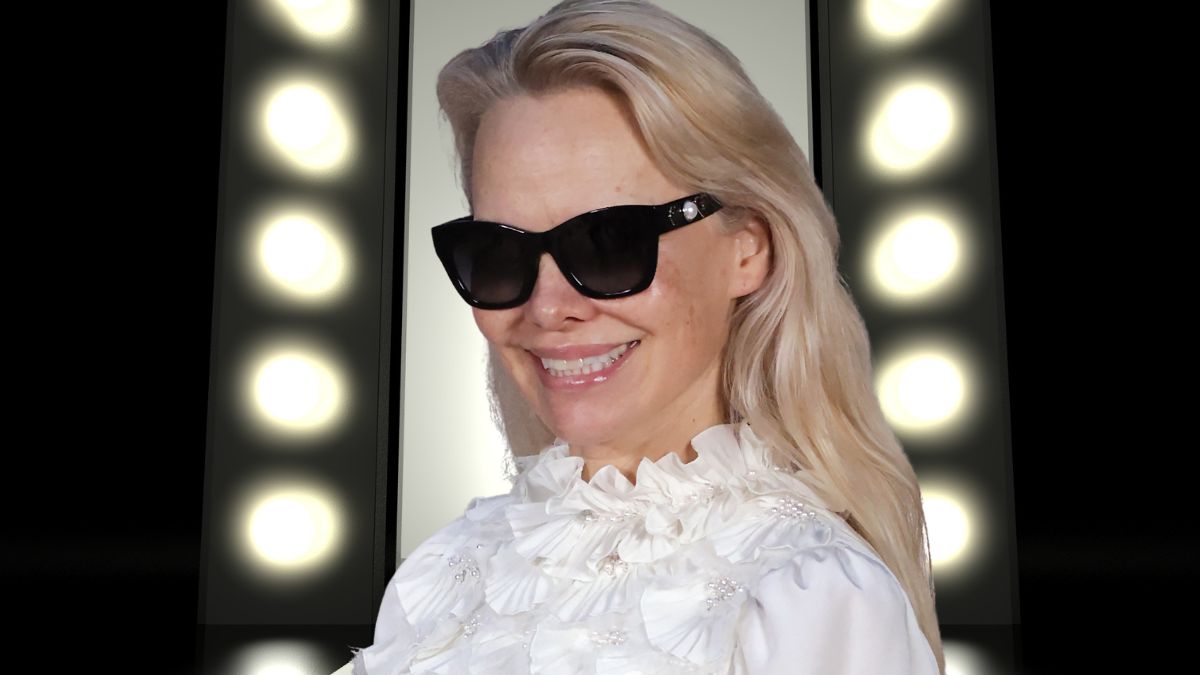 Photos Show Pamela Anderson Dressing in Pajamas-Style Outfit 6 pamela annderson