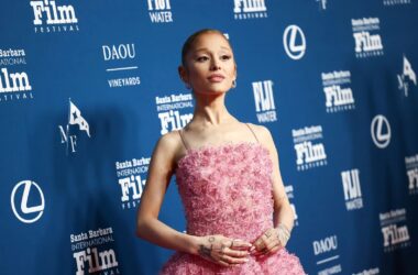 Ariana Grande Asks Entertainment Companies to Add Therapy Sessions to Contracts 20 Ariana Grande Asks Entertainment Companies to Add Therapy Sessions to Contracts