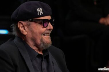 Jack Nicholson Stuns Fans With Surprise Cameo on SNL 50th Anniversary Special 17 Jack Nicholson