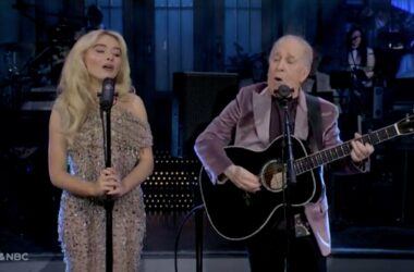 Sabrina Carpenter, Paul Simon Perform Tender ‘Homeward Bound’ to Open ‘SNL50’ 14 Sabrina Carpenter, Paul Simon Perform Tender ‘Homeward Bound’ to Open ‘SNL50’