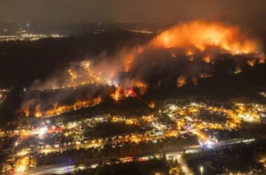 175 wildfires sweep across South and North Carolina; state of emergency declared: 10 updates | Today News 20 175 wildfires have erupted across South and North Carolina, fueled by windy and dry conditions. (Image: @ShadowofEzra/X)