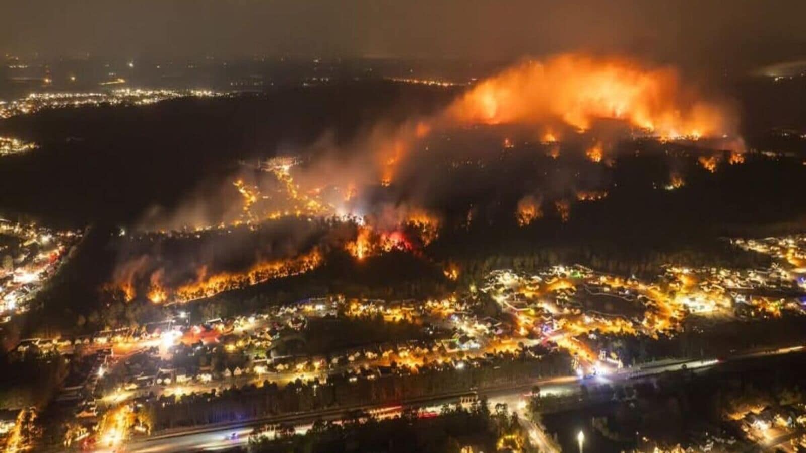 175 wildfires sweep across South and North Carolina; state of emergency declared: 10 updates | Today News 4 175 wildfires have erupted across South and North Carolina, fueled by windy and dry conditions. (Image: @ShadowofEzra/X)