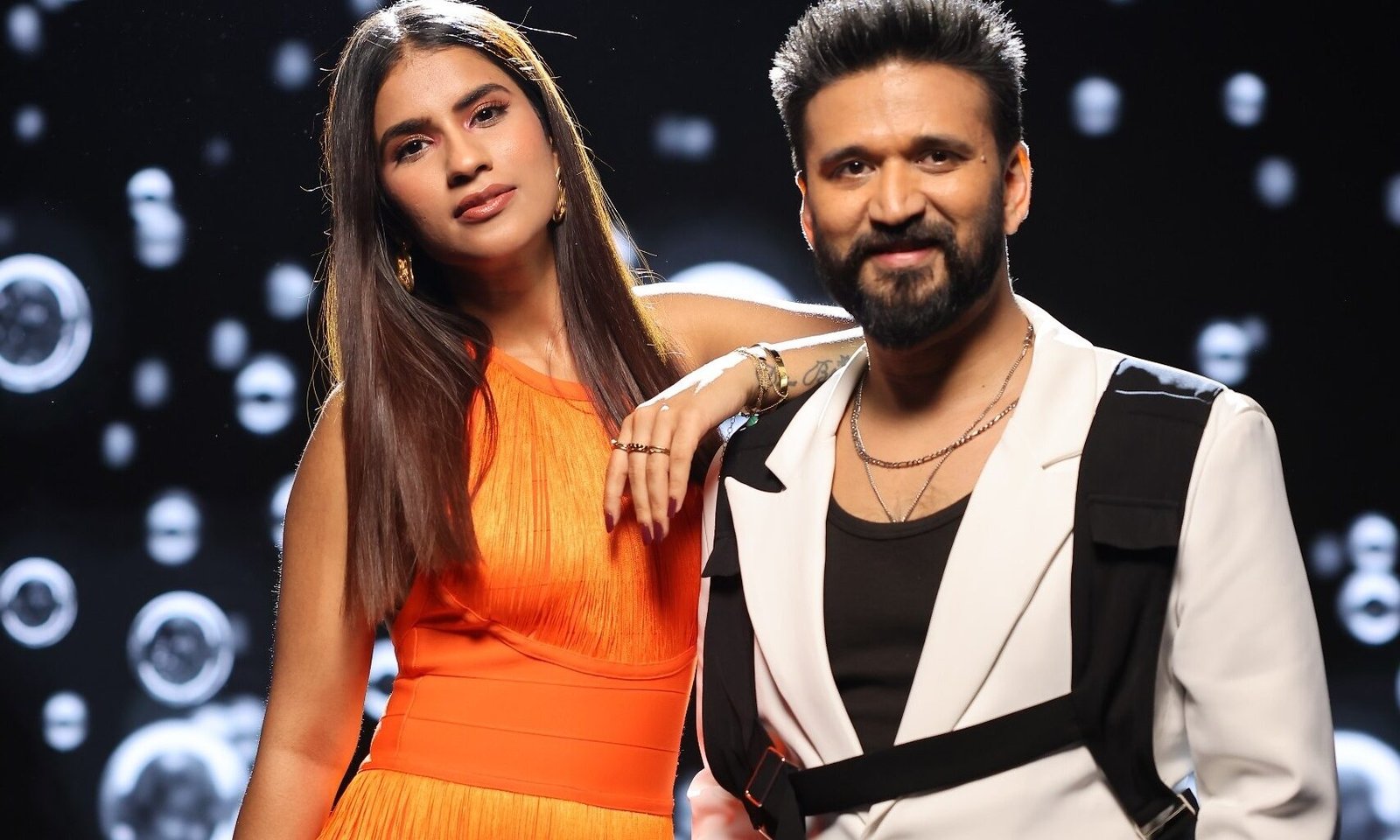 Amit Trivedi and Simran Choudhary Dance to Impress in ‘Sunn Husna Di Pariye’ Video
