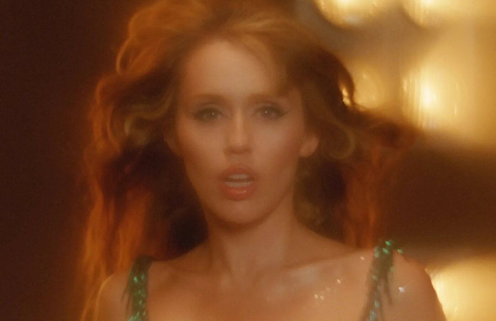 Miley Cyrus Releases ‘Something Beautiful’ Trailer for ‘One-of-a-Kind Pop-Opera’ Film 3 Miley Cyrus Releases ‘Something Beautiful’ Trailer for ‘One-of-a-Kind Pop-Opera’ Film