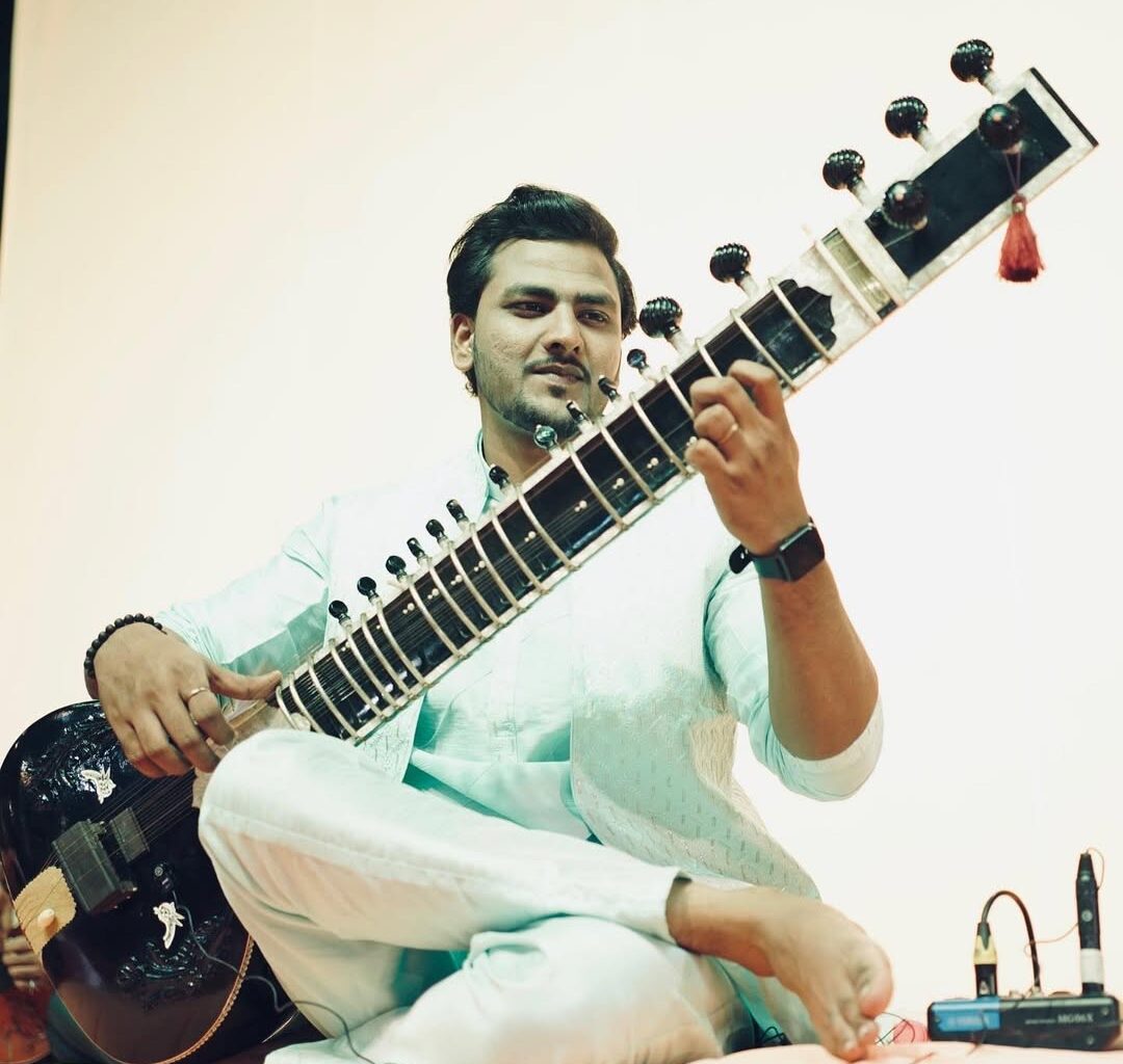 Sitarist Ayaz Kalavant on Performing with Elyanna at Coldplay’s Ahmedabad Concert 8 Sitarist Ayaz Kalavant on Performing with Elyanna at Coldplay’s Ahmedabad Concert