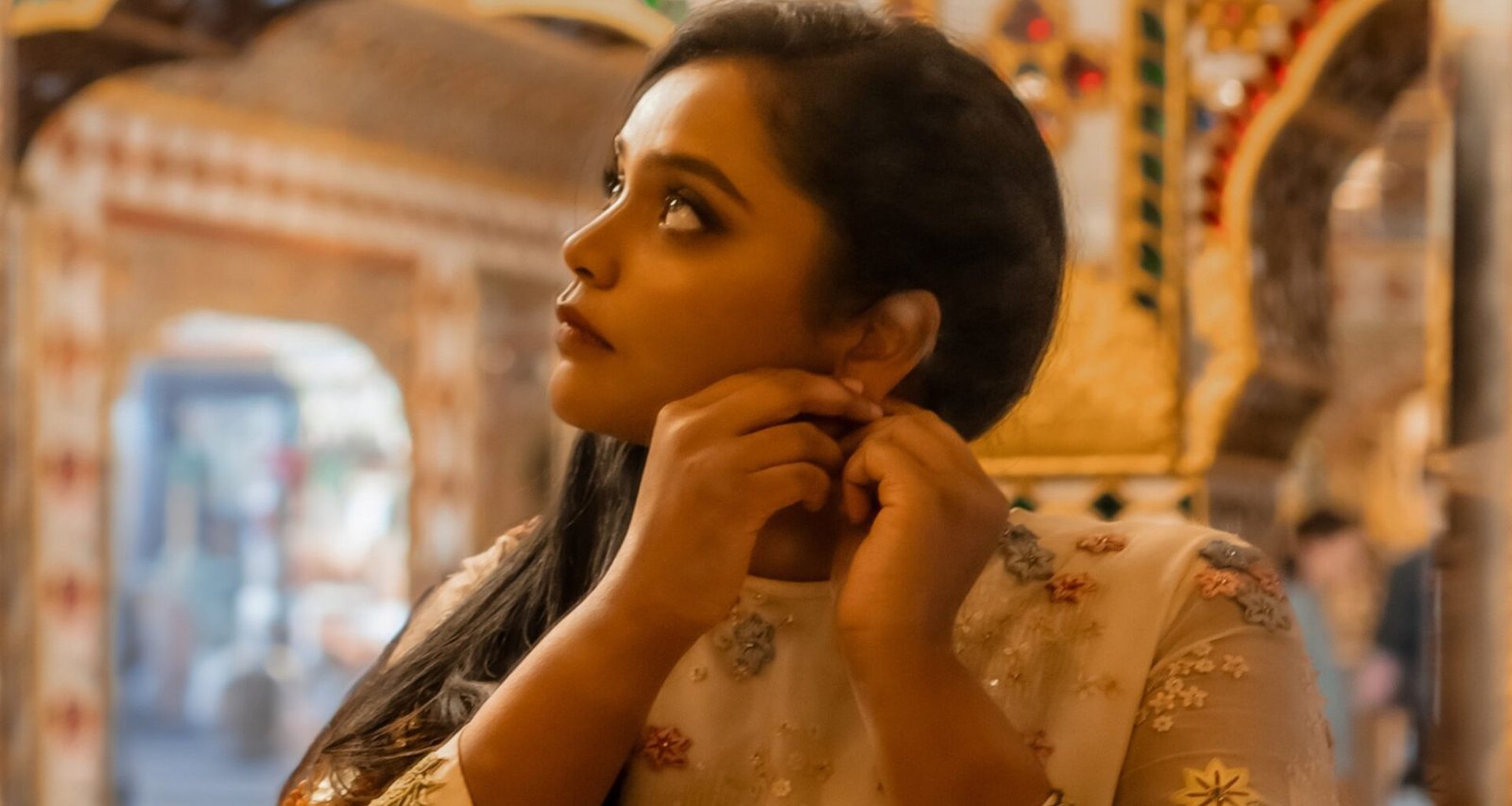Soha Faces Her Fears in Buoyant ‘Jhumka Sway’ Video