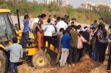 University of Hyderabad students’ protest: Nearly 50 detained, girls ‘forcibly taken away’ over land auction |10 updates | Today News 18 University of Hyderabad students’ protest: Nearly 50 detained, girls ‘forcibly taken away’ over land auction |10 updates | Today News