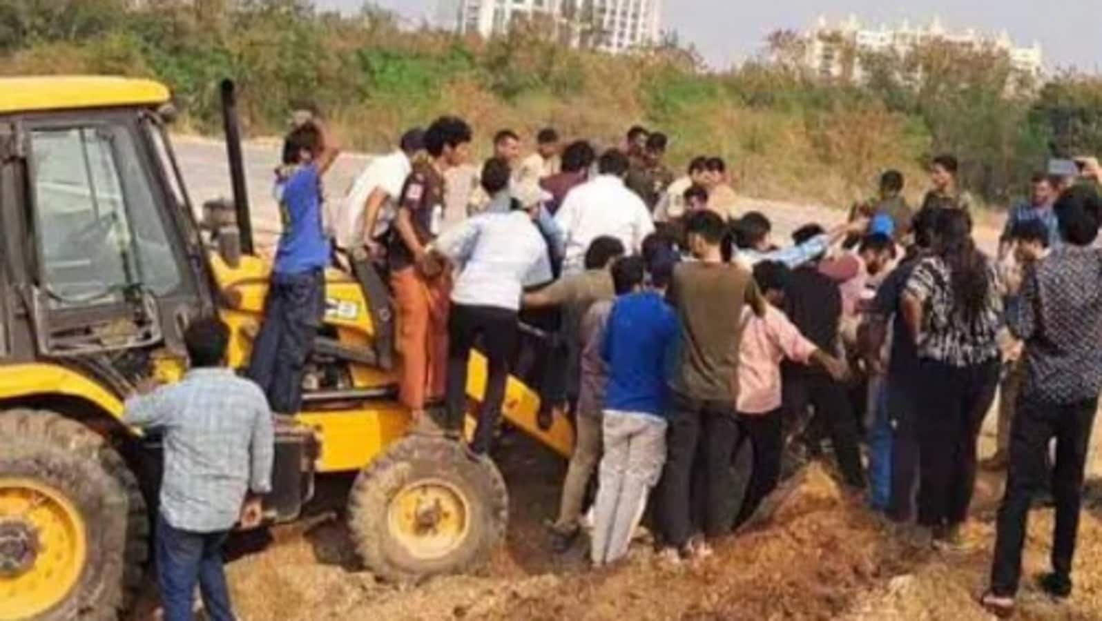 University of Hyderabad students’ protest: Nearly 50 detained, girls ‘forcibly taken away’ over land auction |10 updates | Today News