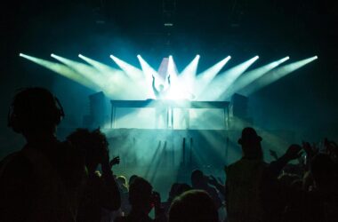 Why AI Can’t Replace DJs and The Art of Intuitive Song Selection 10 Why AI Can’t Replace DJs and The Art of Intuitive Song Selection