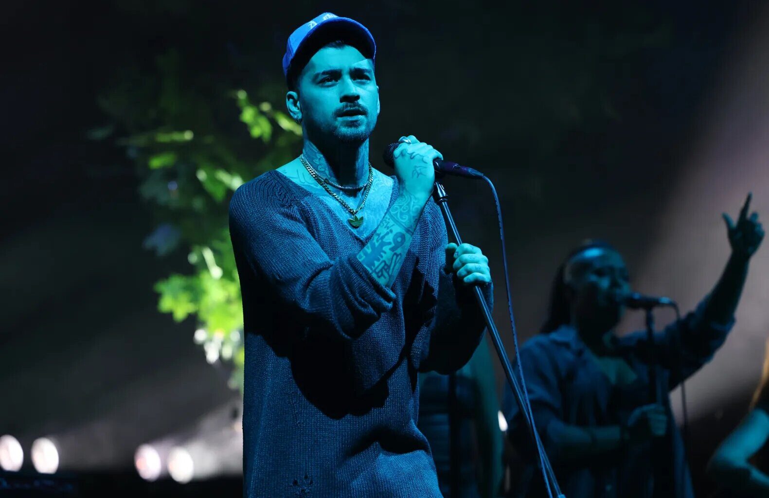 Zayn Performs ‘Night Changes’ Live for First Time in 10 Years — And There Were Tears 8 Zayn Performs ‘Night Changes’ Live for First Time in 10 Years — And There Were Tears