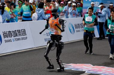 Humanoid robots ran alongside humans in a Beijing half-marathon—and stole the show | Viral video | Today News 6 menu
