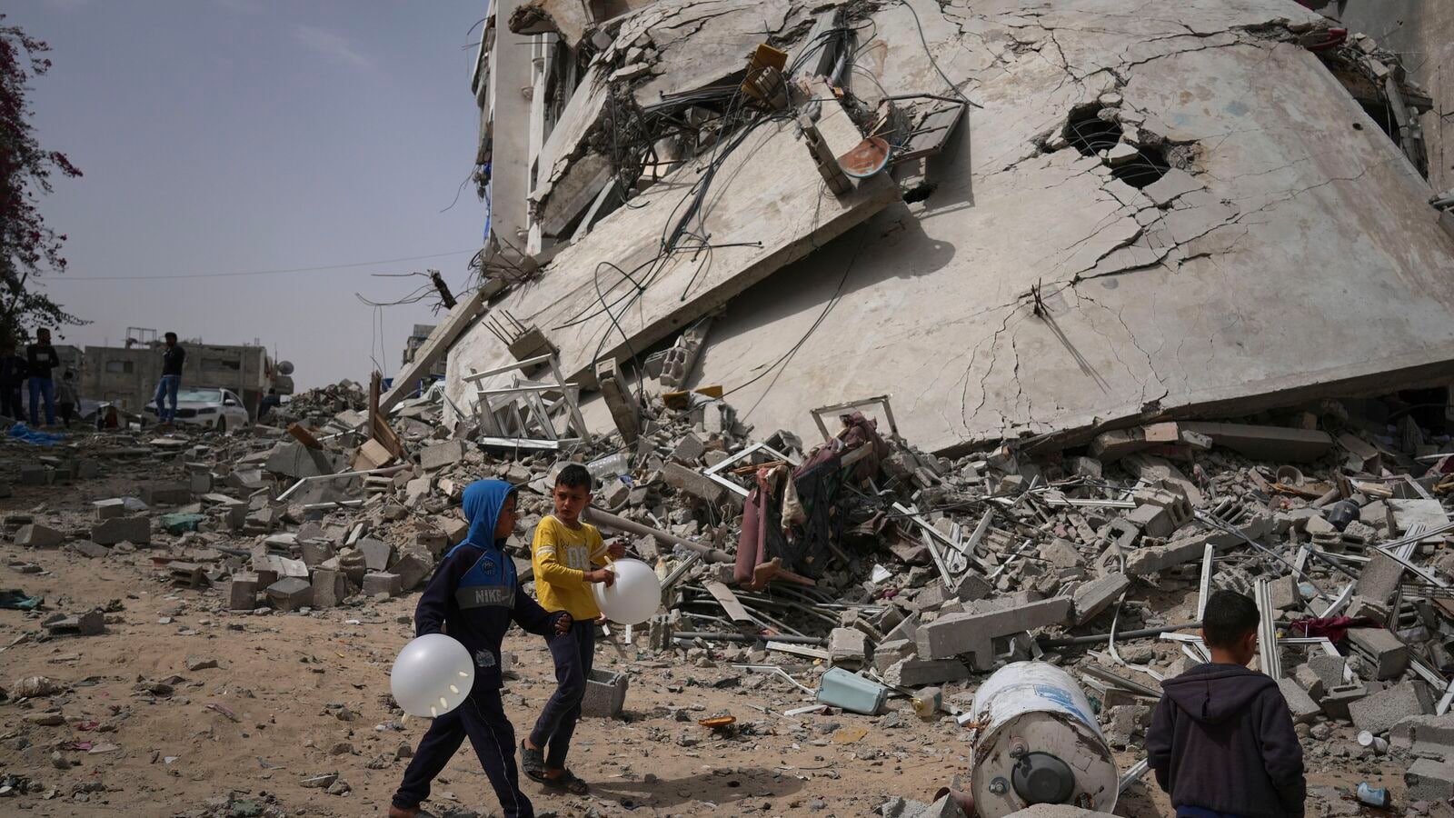 Israeli strikes on Gaza since morning kill 39, including women and children: Report | Today News 8 Israeli strikes on Gaza since morning kill 39, including women and children: Report | Today News
