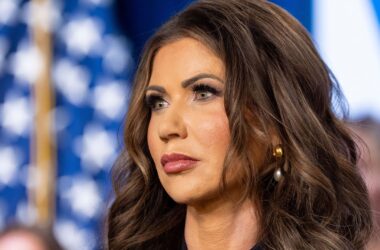 Kristi Noem’s bag with $3,000 Cash, Passport stolen during family dinner outing at Washington DC restaurant | Today News 22 Kristi Noem’s bag with $3,000 Cash, Passport stolen during family dinner outing at Washington DC restaurant | Today News