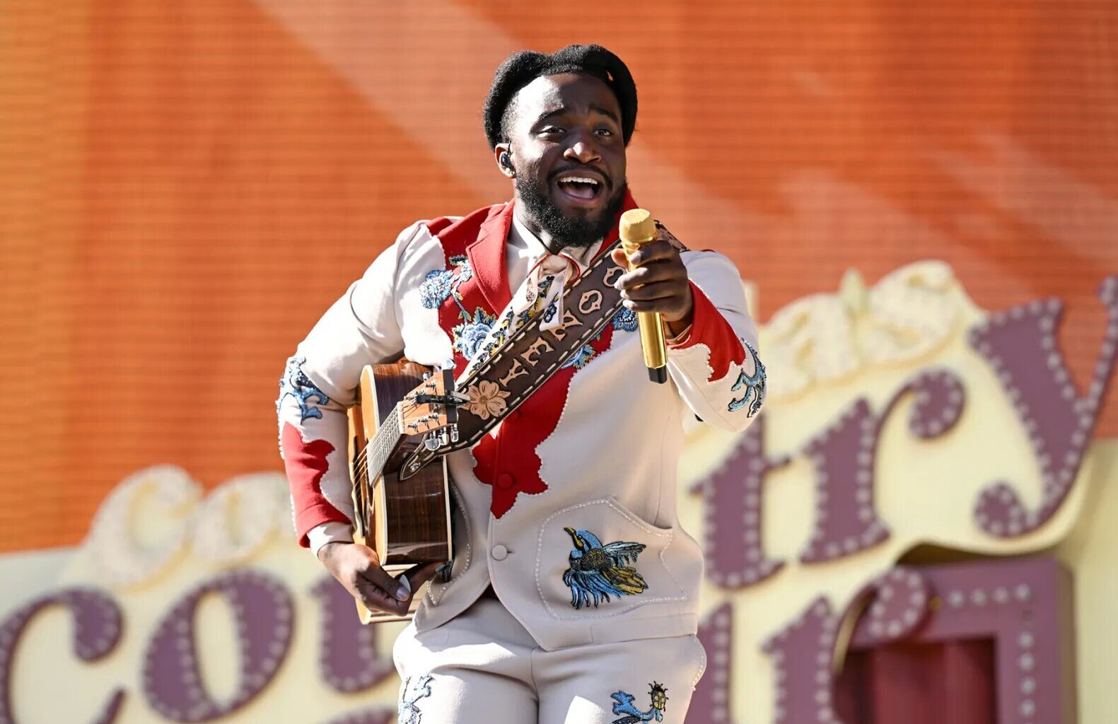 Post Malone, Shaboozey Bring the Whiskey, Junior H the Tequila, and More Coachella Highlights 8 Post Malone, Shaboozey Bring the Whiskey, Junior H the Tequila, and More Coachella Highlights