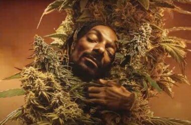 Snoop Dogg Drops Trippy ‘Last Dance With Mary Jane’ Video to Celebrate 4/20 15 Snoop Dogg Drops Trippy ‘Last Dance With Mary Jane’ Video to Celebrate 4/20