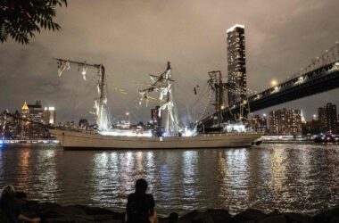 Brooklyn Bridge shudders, sways: Videos show terrifying moment Mexican ship collides with bridge | Today News 14 menu