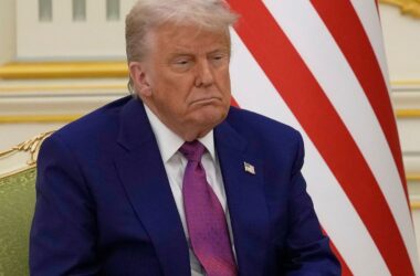 Donald Trump bans Harvard from enrolling foreigners, forcing transfers | Today News 9 menu