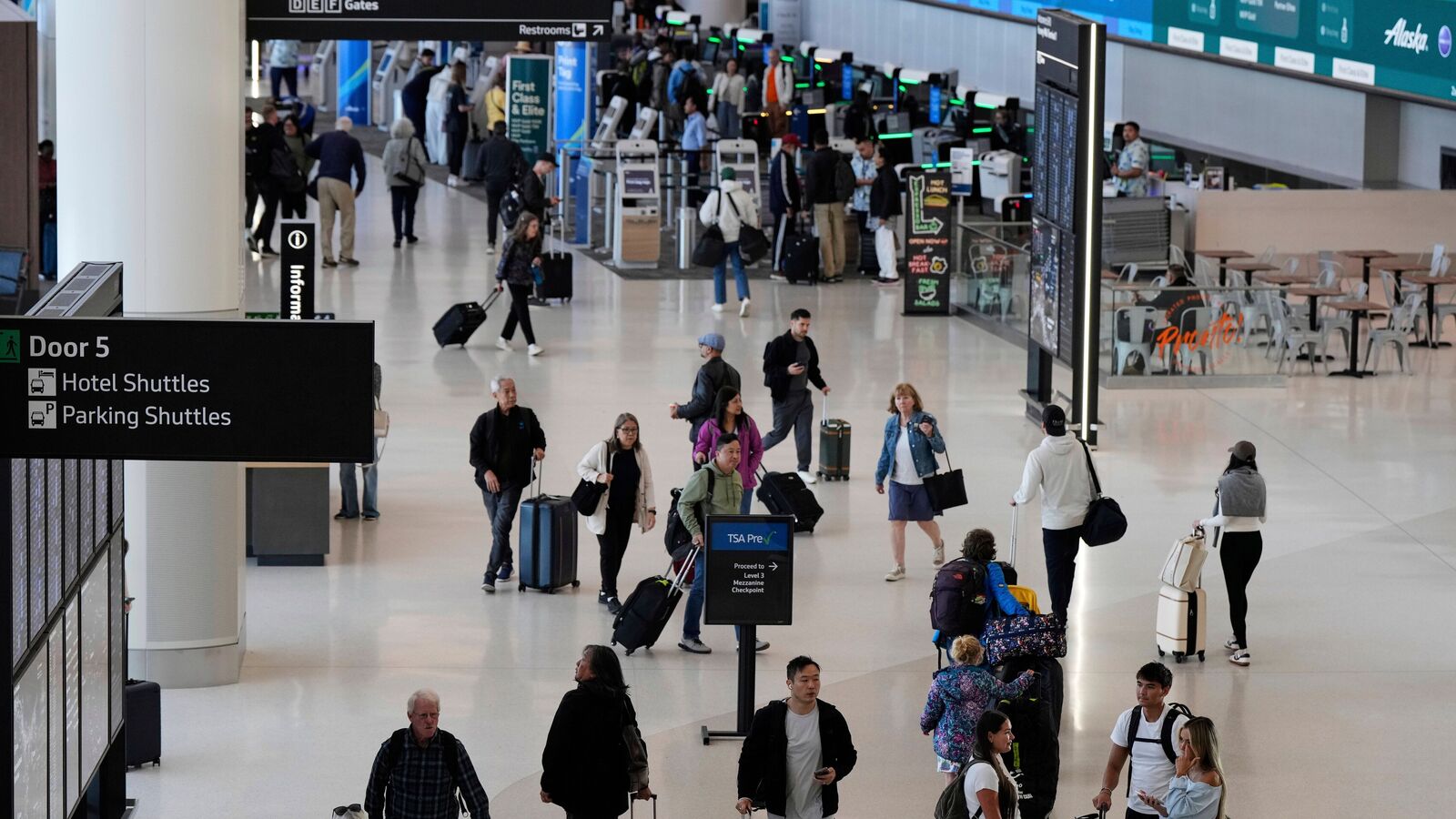 Indians lead exodus and immigration trend in UK, reveal new data | Today News 4 menu