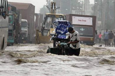Karnataka rains: Mound of soil collapses on outskirts of Mangaluru; man, 12-year-old boy electrocuted in Bengaluru | Today News