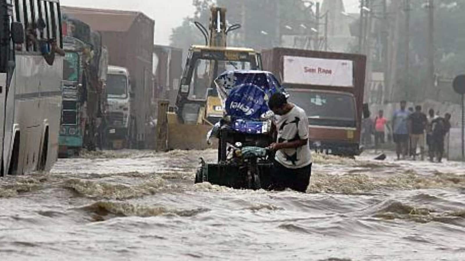 Karnataka rains: Mound of soil collapses on outskirts of Mangaluru; man, 12-year-old boy electrocuted in Bengaluru | Today News