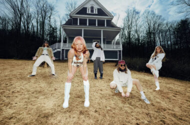 Wet Leg Sound the Alarm on New Single ‘CPR’ 10 Wet Leg Sound the Alarm on New Single ‘CPR’