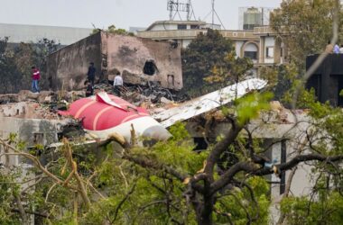 Air India plane crash: China's Xi Jinping extends condolences to President Murmu, PM Modi | Today News 14 menu