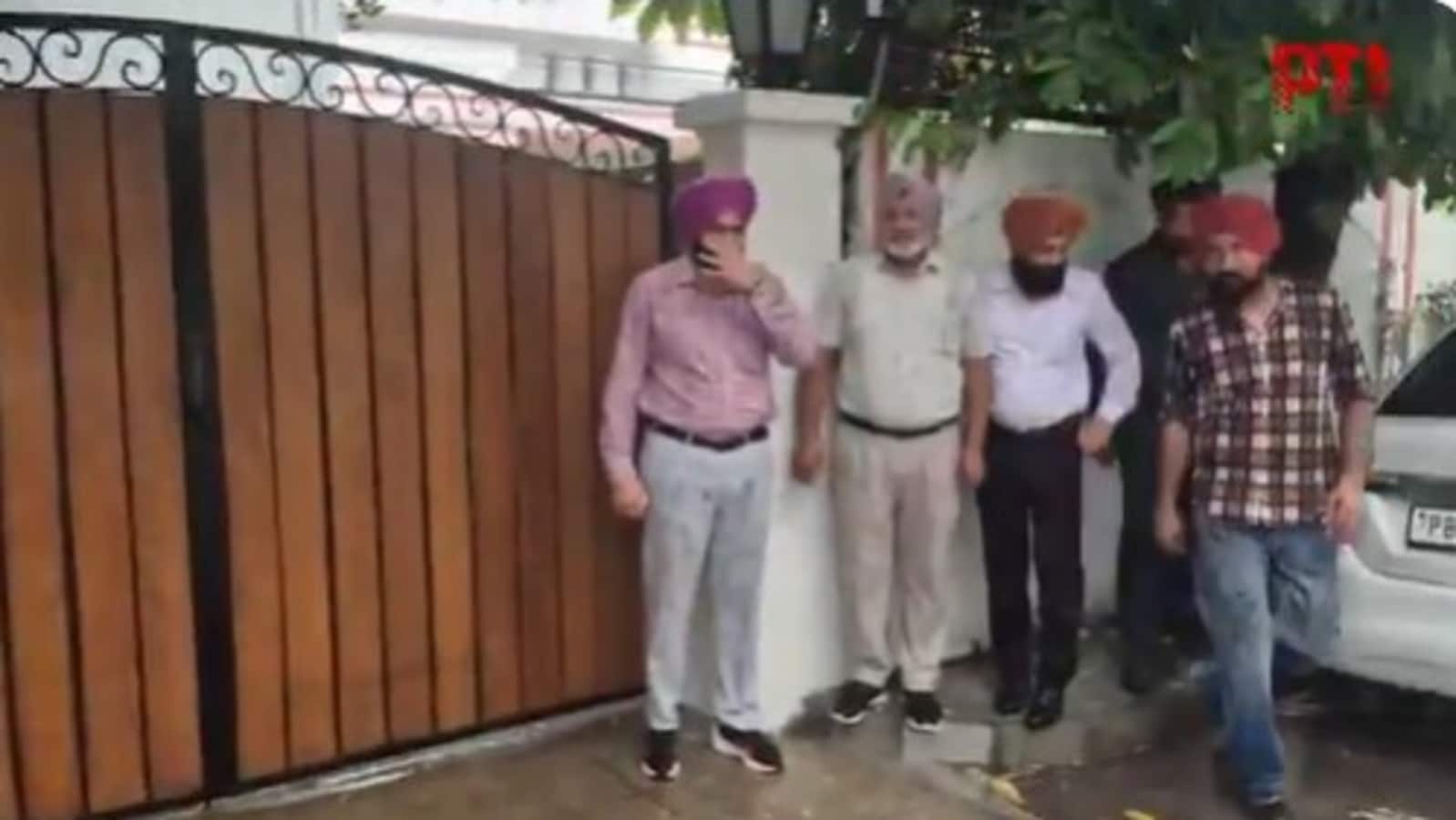 Akali leader Bikram Majithia says Punjab vigilance raid at his residence: ‘Barged in, dhakka maar ke…’ | Today News 8 menu