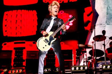 Billie Joe Armstrong Pauses Green Day Show to Tell Off Person in the Crowd