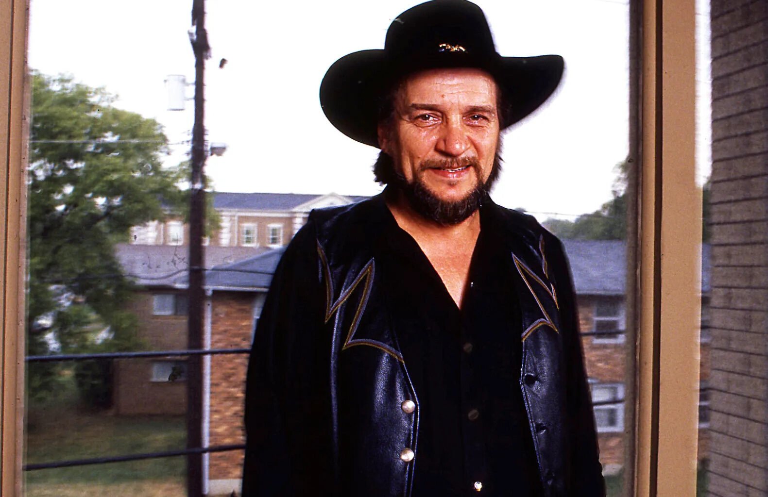 Hear Waylon Jennings’ Tender Cover of Fleetwood Mac’s ‘Songbird’