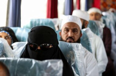 Iran’s paranoia over Israeli ‘spies’ intensifies amid Mossad infiltration fears: ‘Masks, hats, sunglasses, deliveries’ | Today News 14 menu