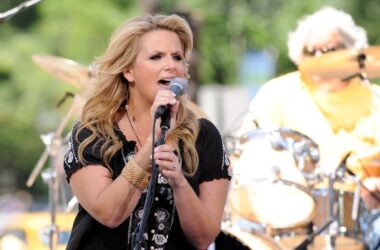 Trisha Yearwood Net Worth: Check how much the country singer owns along with her husband, Garth Brooks | Today News 15 menu