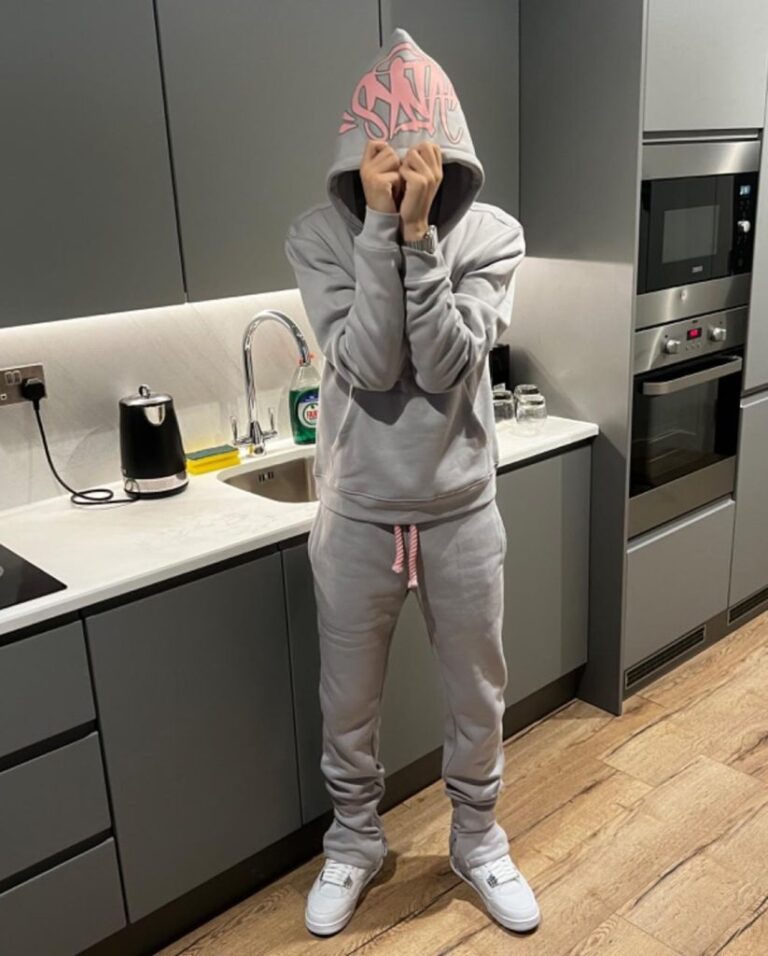 Syna World Gives Fans Fresh Streetwear for Halloween 2 Syna BIXPAK World Tracksuit Grey Pink