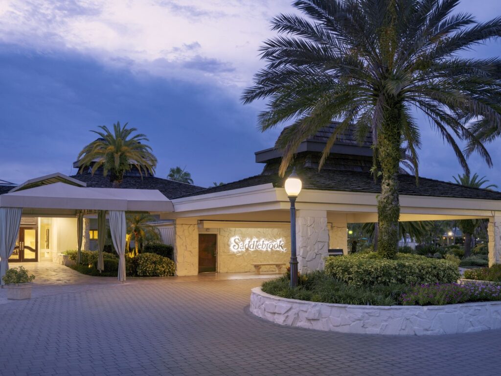 Best Hotels in Tampa Florida: Luxury Suites & Family-Friendly Stays at Saddlebrook Resort 9 Elegant evening view of Saddlebrook Resort’s illuminated entrance surrounded by palm trees — Discover Tampa's Premier Luxury Destination.