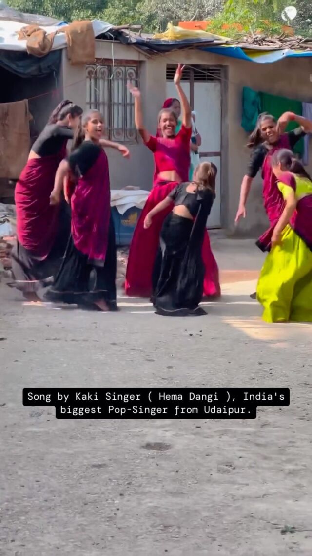Song : Feeling down by Kaki Singer ( Hema Dangi ), India’s biggest Pop-Singer from Udaipur.

#newsong #newmusic #music #funny #funnydancevideo #dancevideo