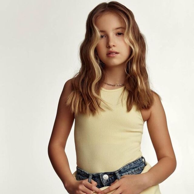 Beautiful Child Artist : @maria_panchuk_official
🖤🖤
#talentsofworld : https://talentsofworld.com/Olga
Follow : @maria_panchuk_official
#photoshoots #photoshoot #kidsmodel #worldmodel #topkidsmodels